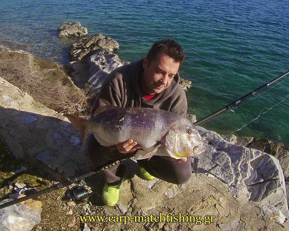 bit-boat-fishing-ziourkas-carpmatchfishing