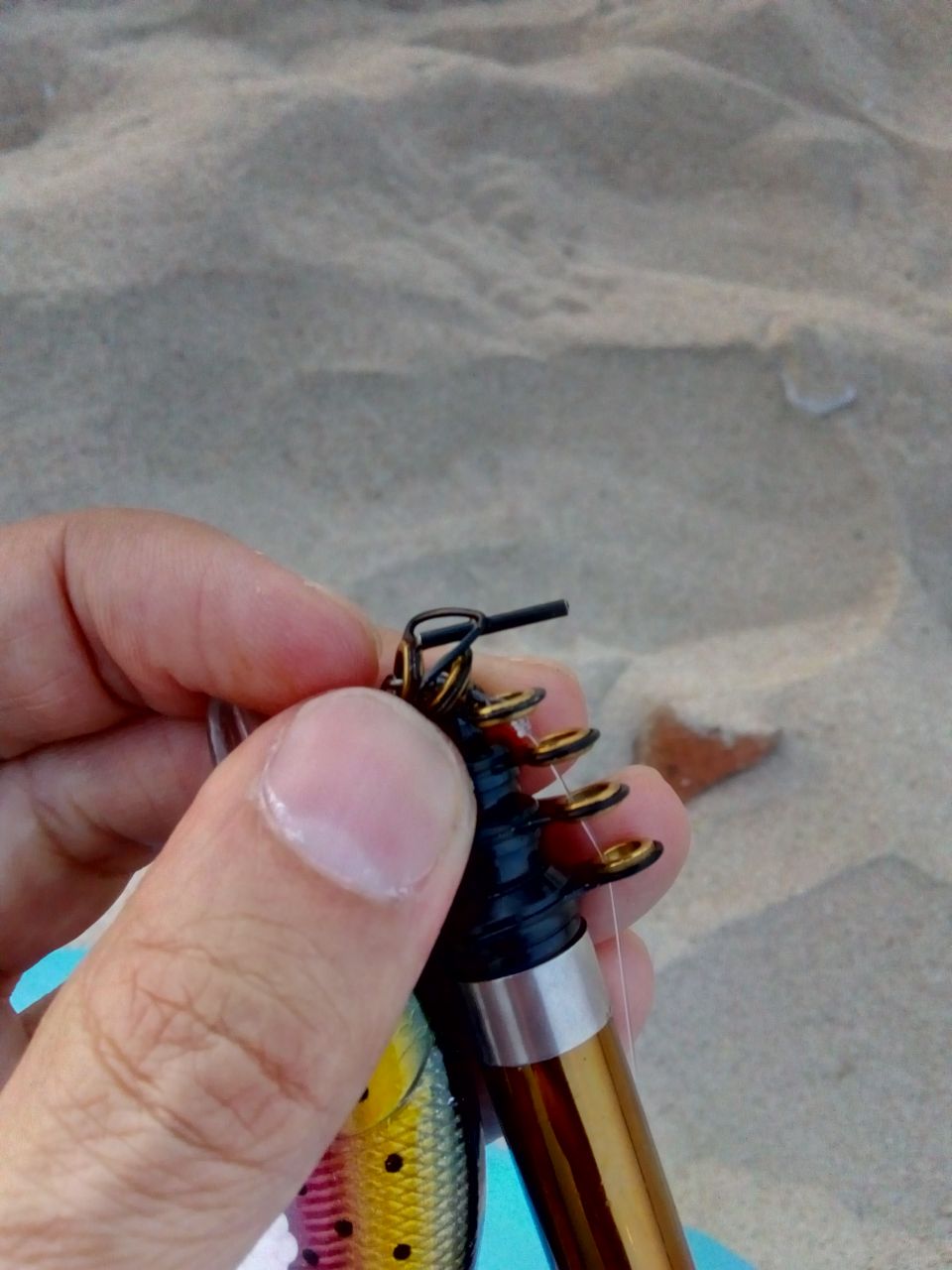 Σας χαιρετώ και καλές θαλάσσες. Ψαρεύω χρόνια με ψαροντούφεκο και τελευταία άρχισα το ψάρεμα με spinning αλλά έσπασε η μύτη του κολλάει η αντικατάσταση !