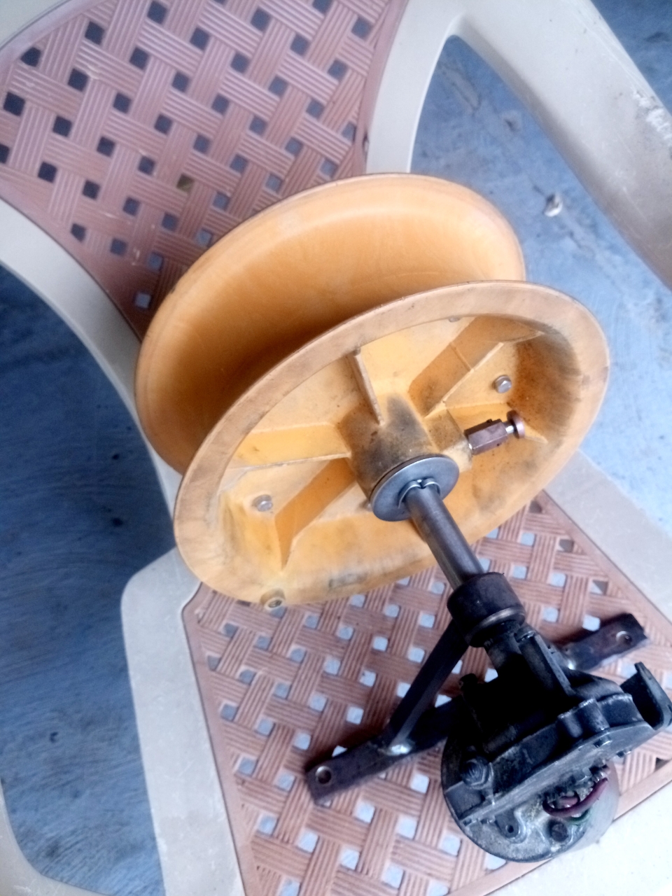 Καλημέρα σας και καλό μήνα αυτό το καρούλι ξέρει κανείς αν υπάρχει????